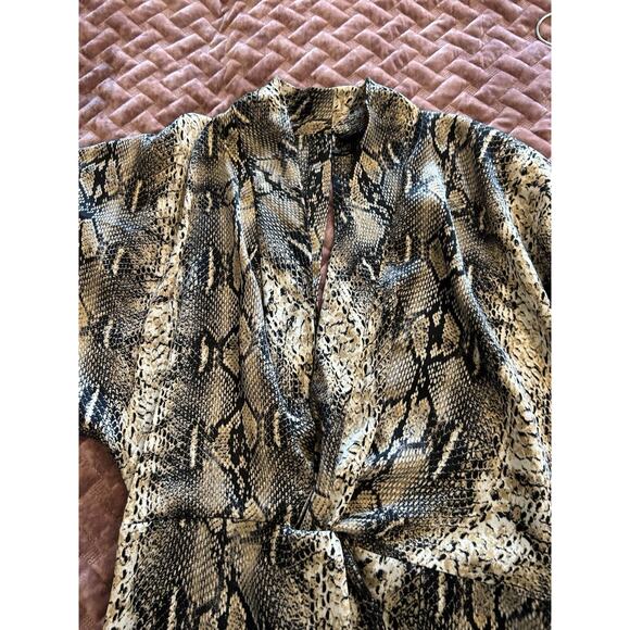 NWT Storia Size Small Snakeskin Dress Mini 3/4 Sleeve Ruched At Waist Party Boho - Picture 10 of 14